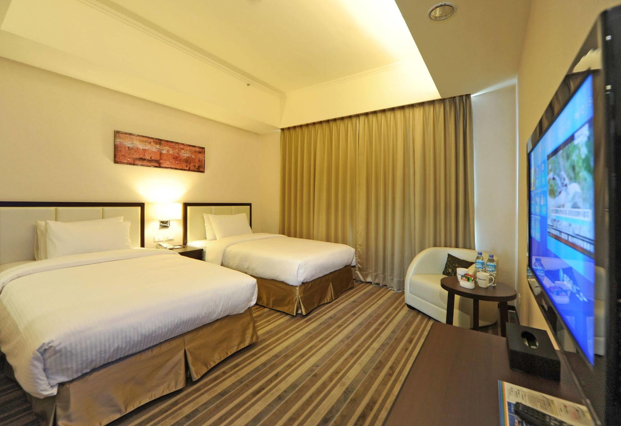 F Hotel - Hualien Экстерьер фото