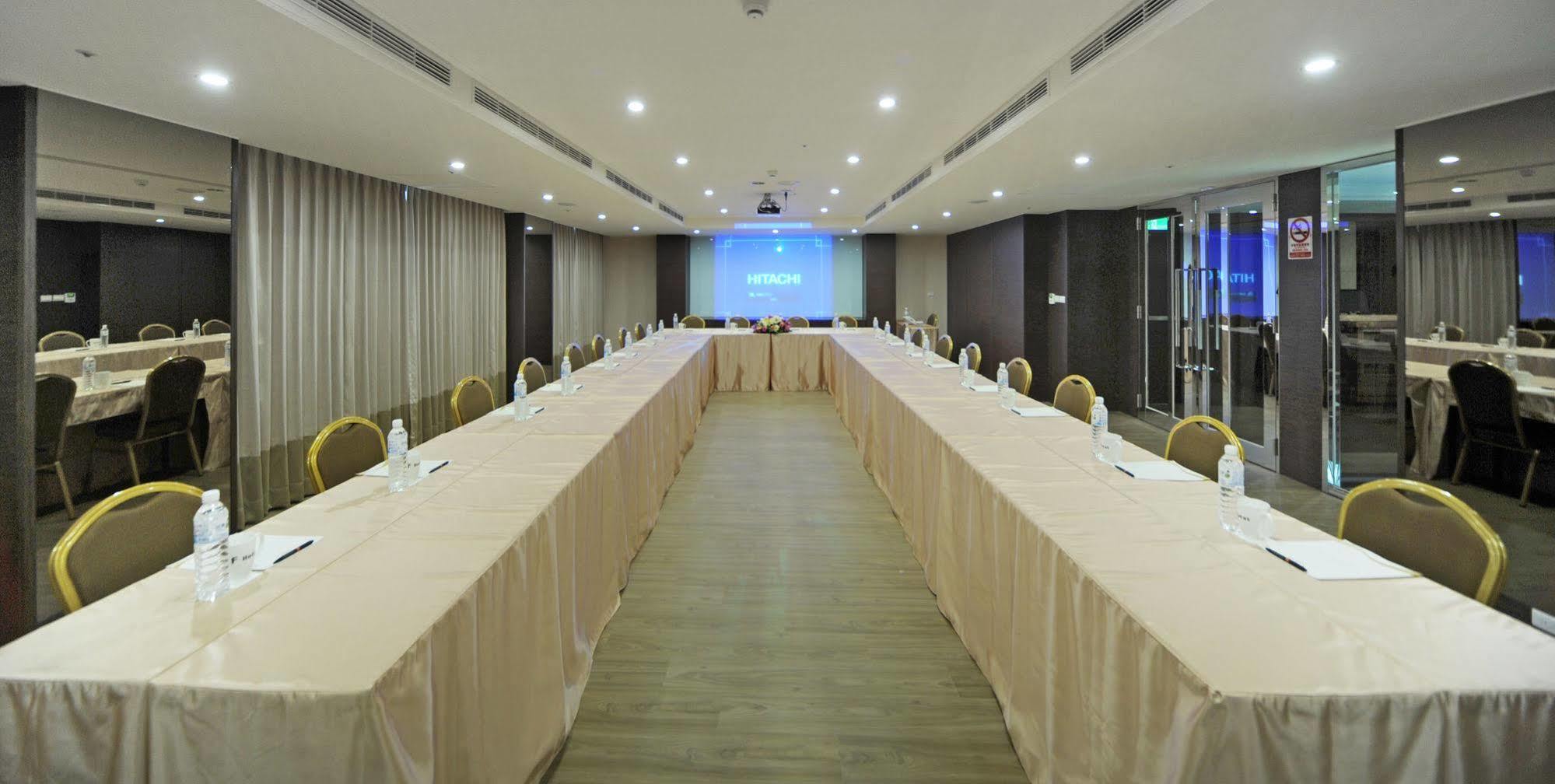 F Hotel - Hualien Экстерьер фото
